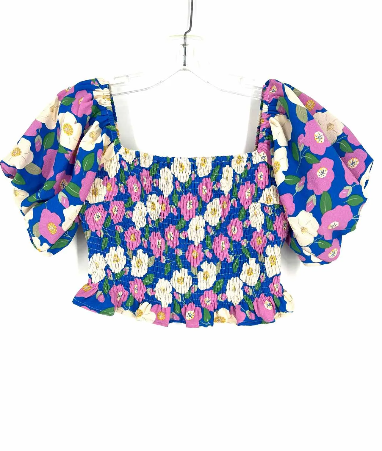 Altar'd State Größe S Blau/Creme Blumen-Smocked-Top Kurzarm