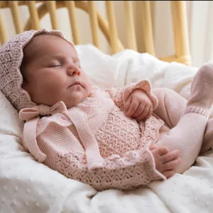 Rosa gestricktes 3-teiliges Set für Babygirls