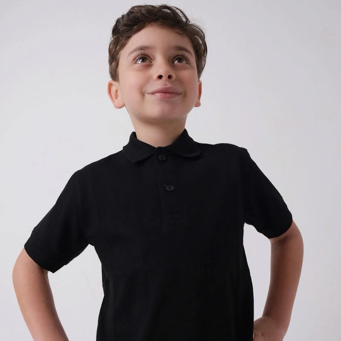 Schwarzes Polo-Shirt mit kurzen Ärmeln