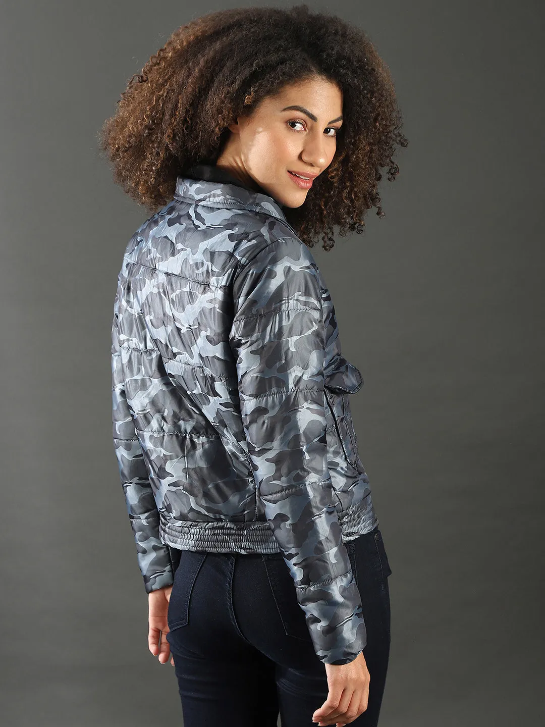Campus Sutra Damen Tarnung Stilvolle Casual Bomberjacke