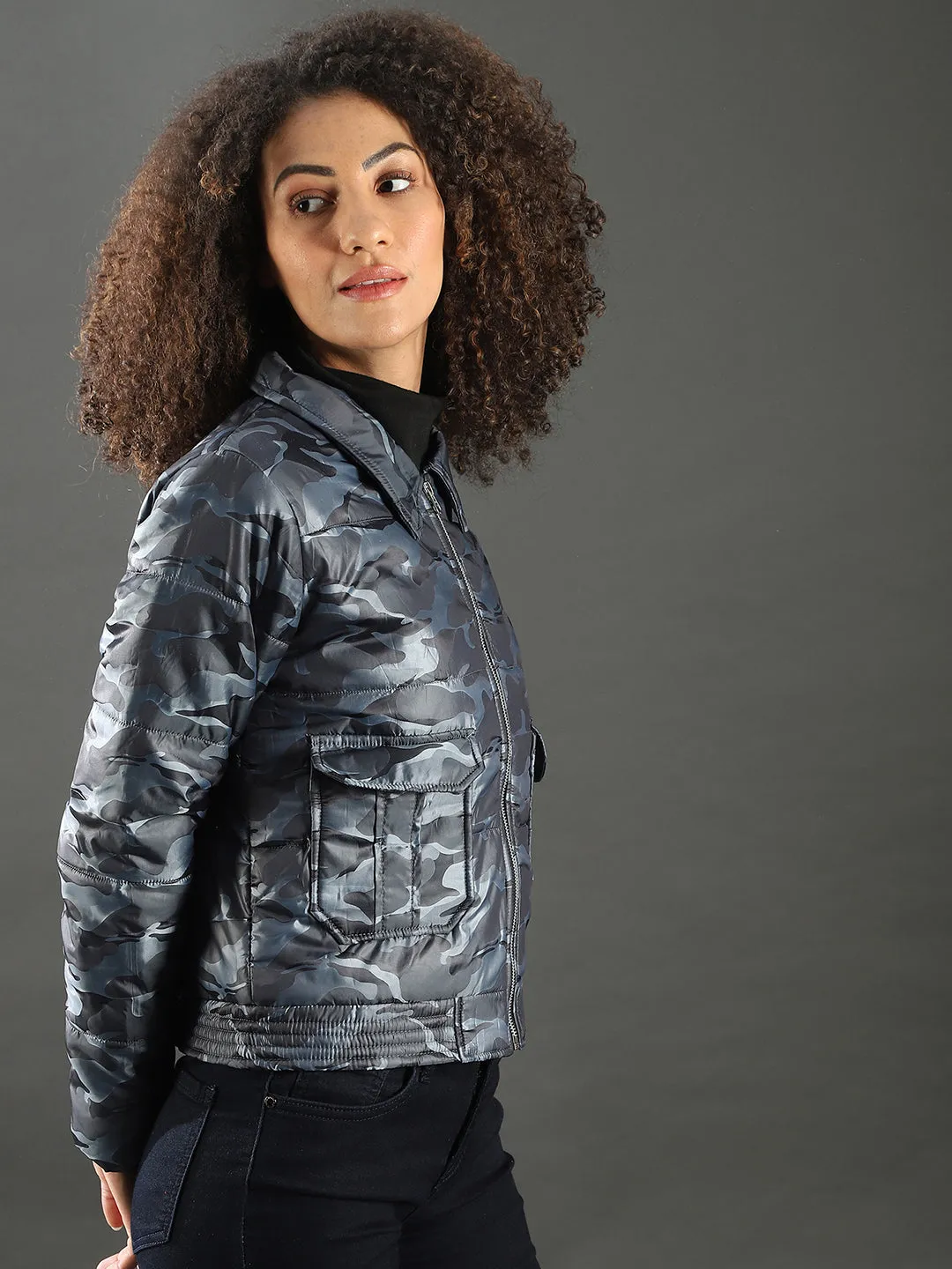 Campus Sutra Damen Tarnung Stilvolle Casual Bomberjacke