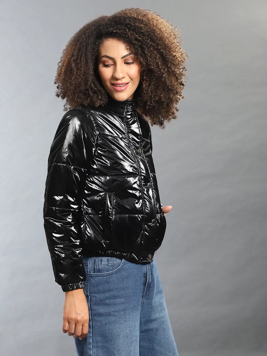 Campus Sutra Damen Solide Stilvolle Casual Bomberjacke