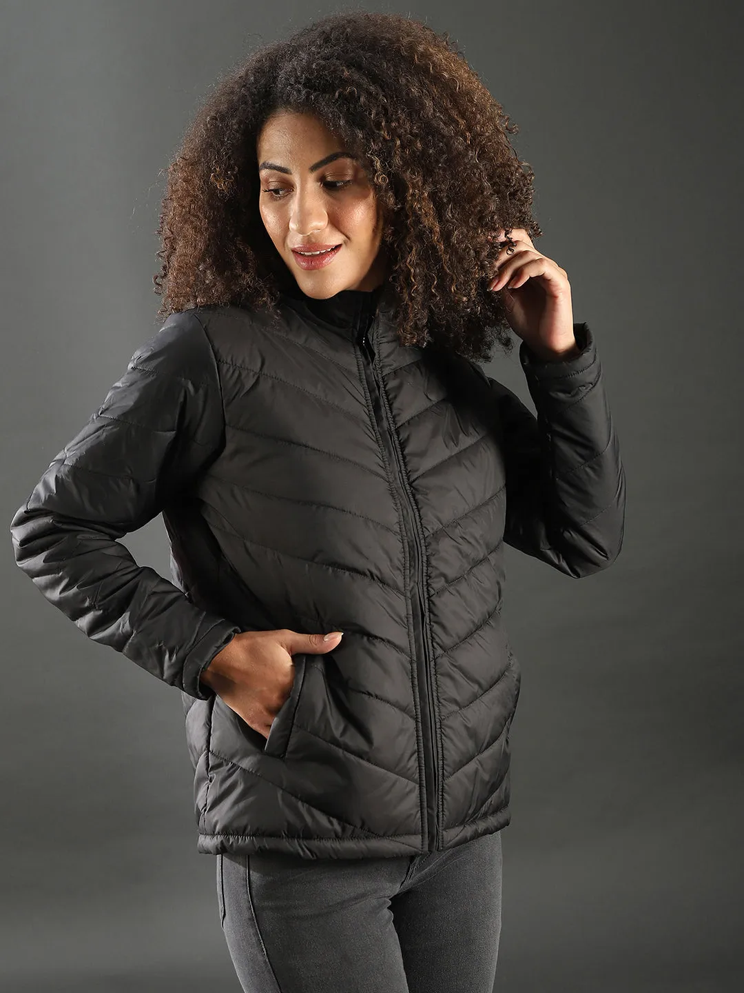 Campus Sutra Damen Solide Stilvolle Casual Bomberjacke