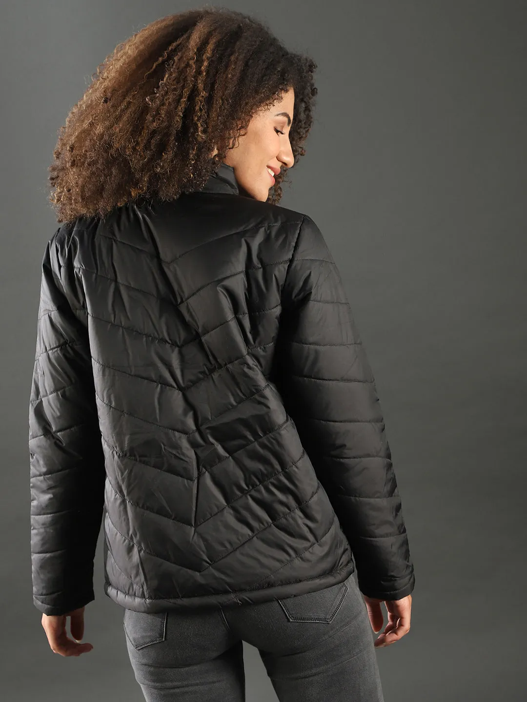 Campus Sutra Damen Solide Stilvolle Casual Bomberjacke