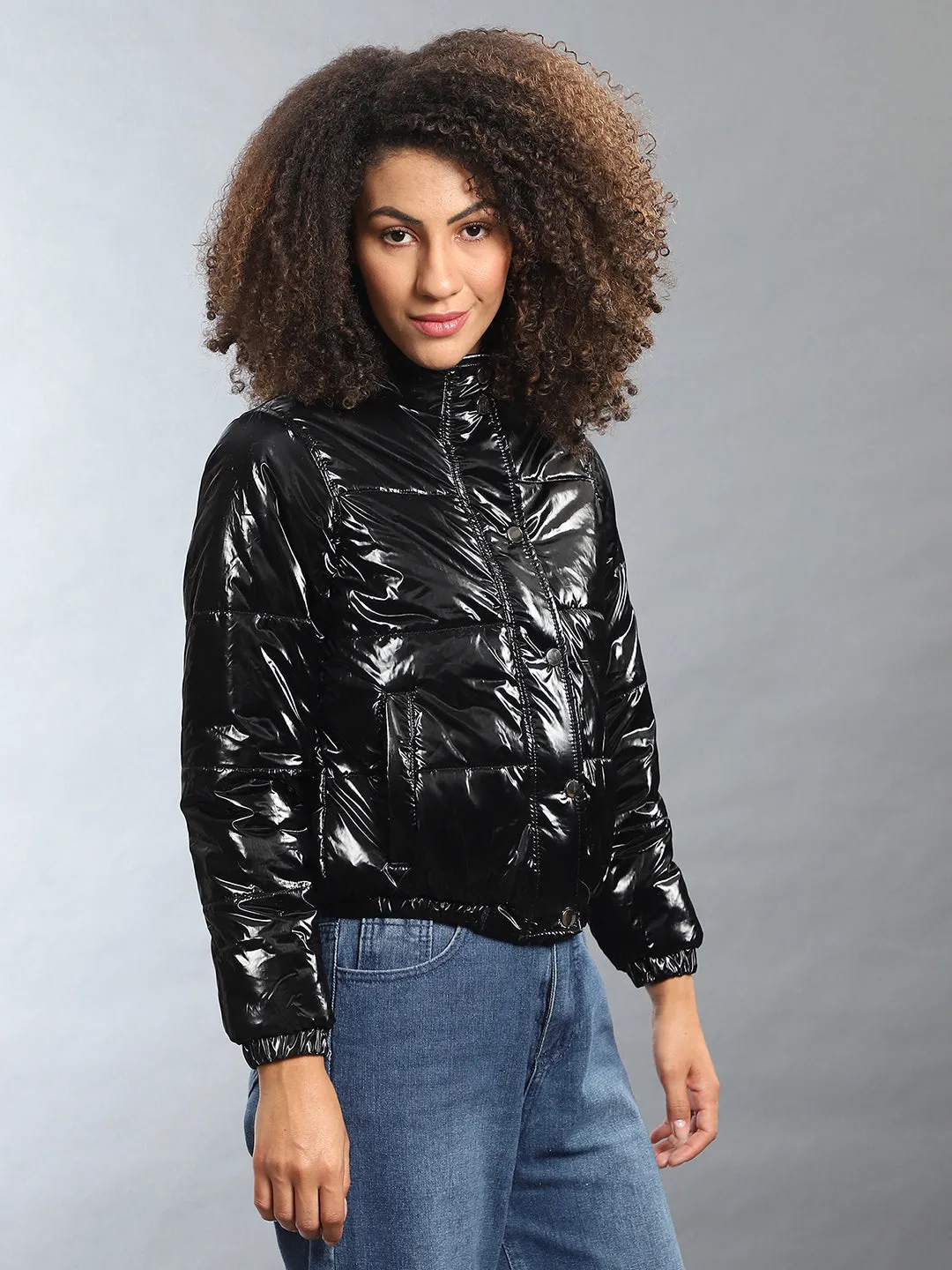 Campus Sutra Damen Solide Stilvolle Casual Bomberjacke