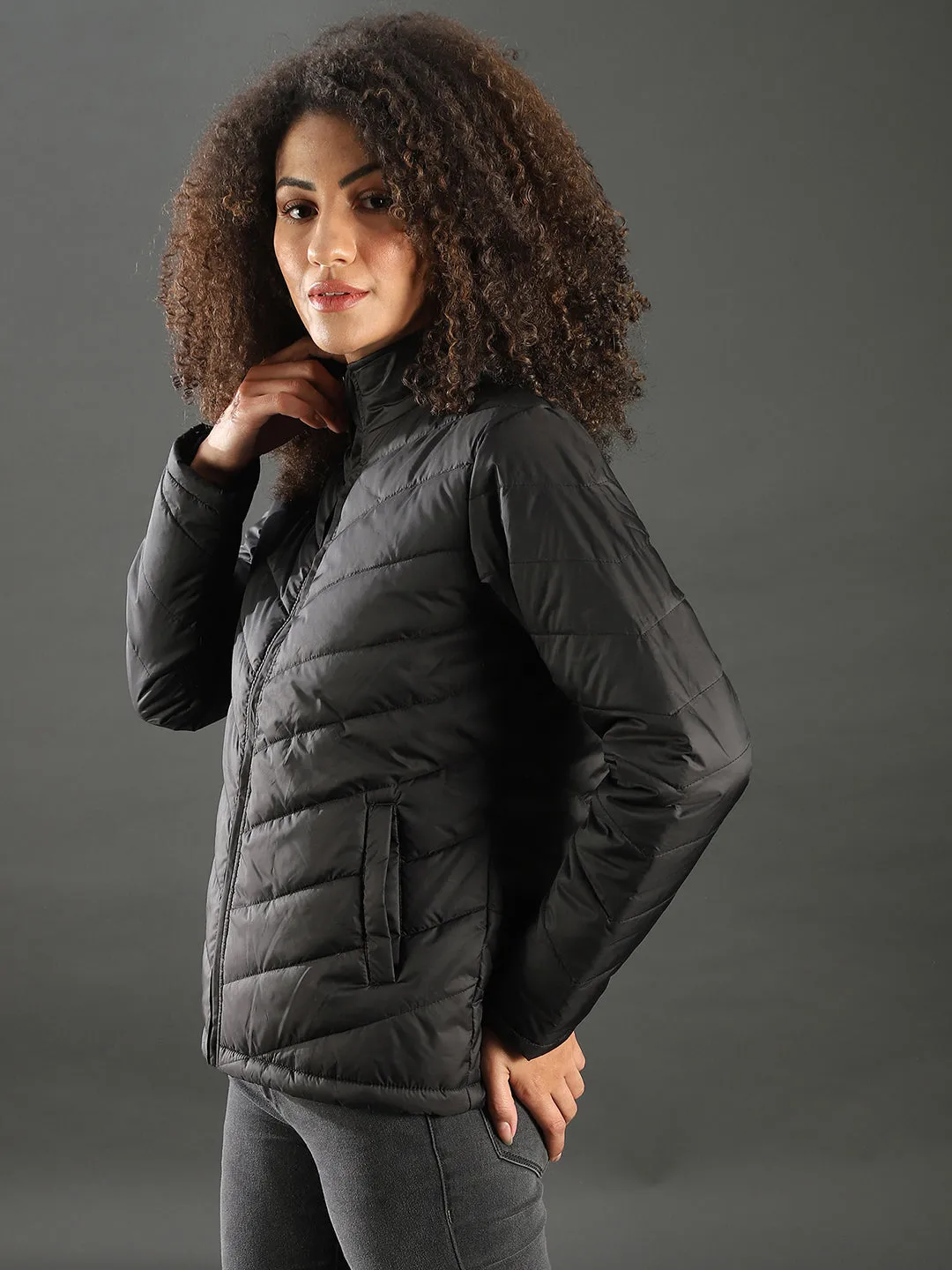 Campus Sutra Damen Solide Stilvolle Casual Bomberjacke