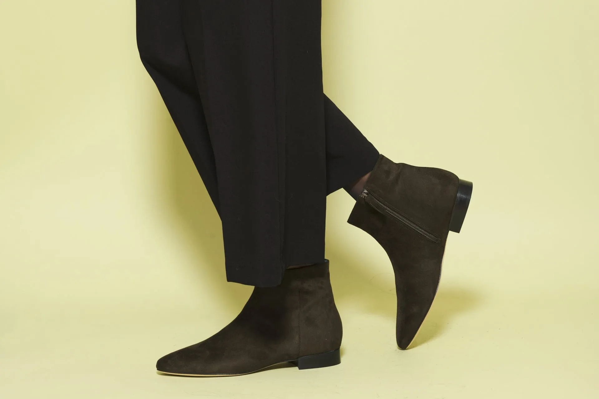 Chiara Veganes Wildleder Flache Knöchelstiefel | Khaki