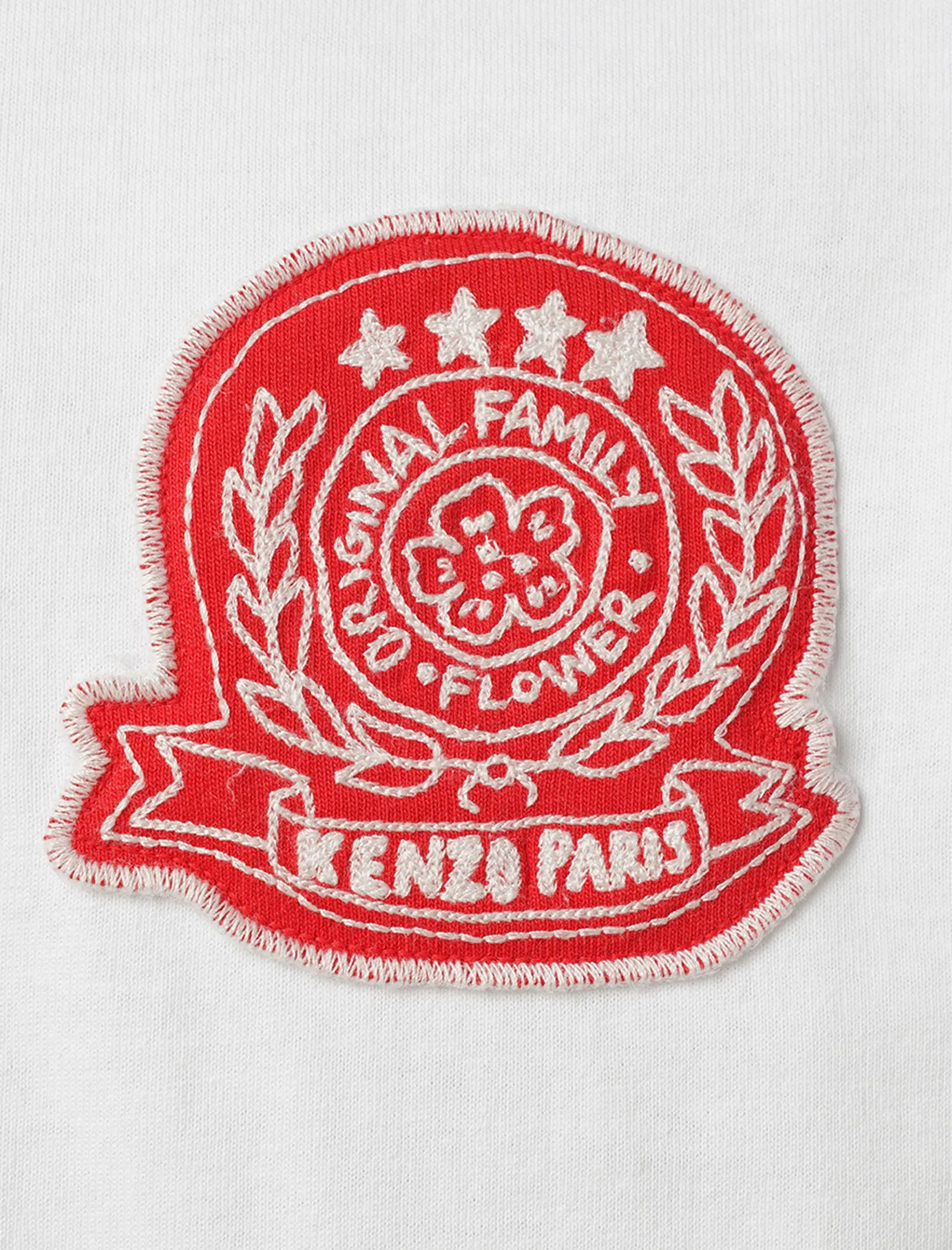 GESTRICKTES VARSITY T-SHIRT