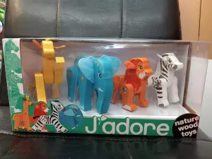 Ich liebe die beweglichen Safari-Tiere aus Holz