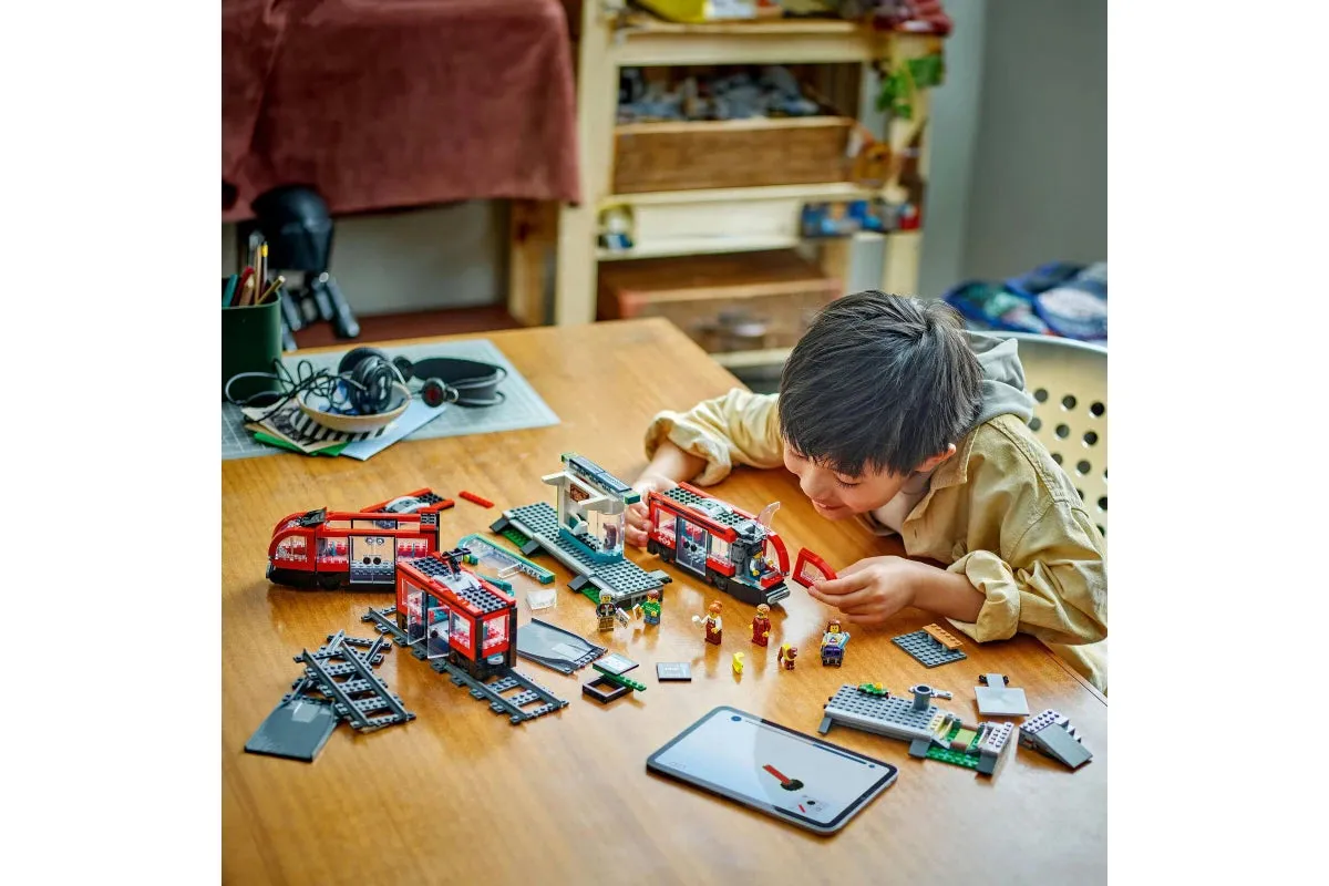 LEGO® City Straßenbahn und Station Innenstadt 60423