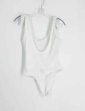 LuLu's Größe S Weißer Knoten Einfarbiges Top Bodysuit