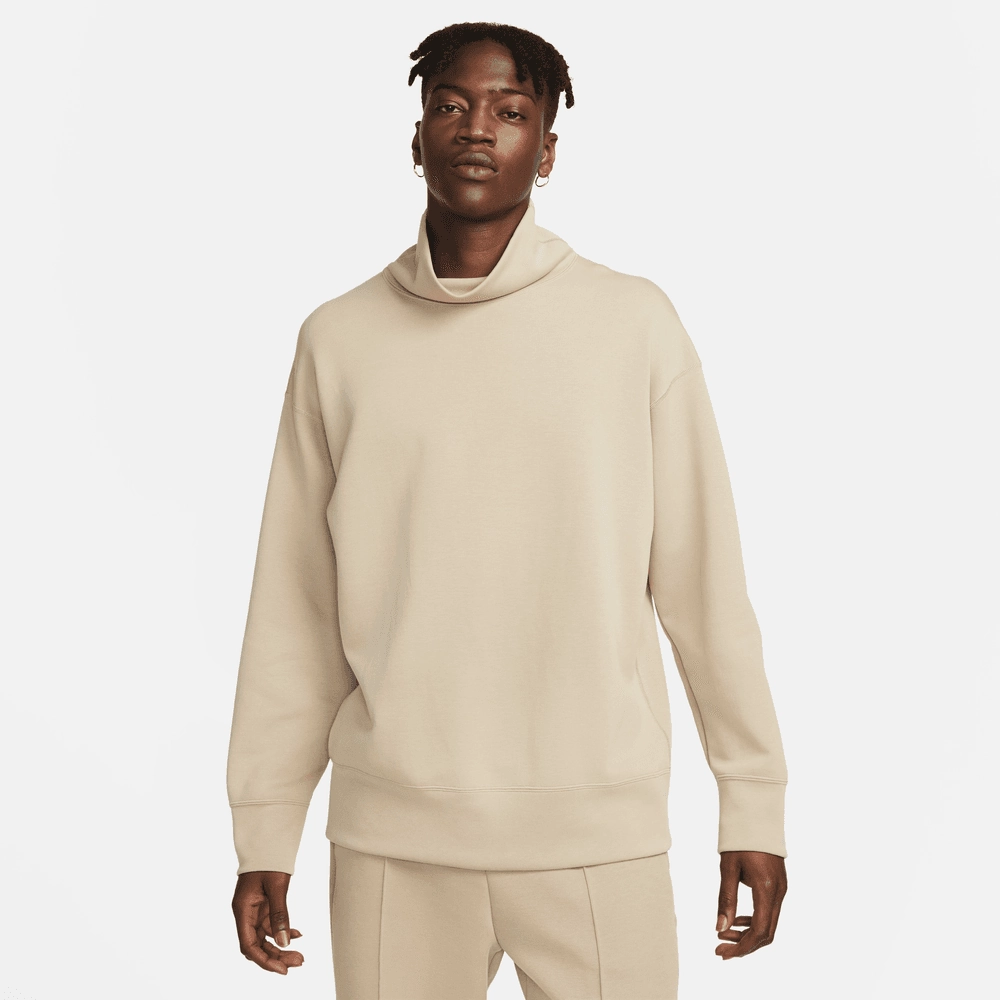 NIKE SPORTSWEAR TECH FLEECE NEU INTERPRETIERTER TURTLENECK IN KHAKI