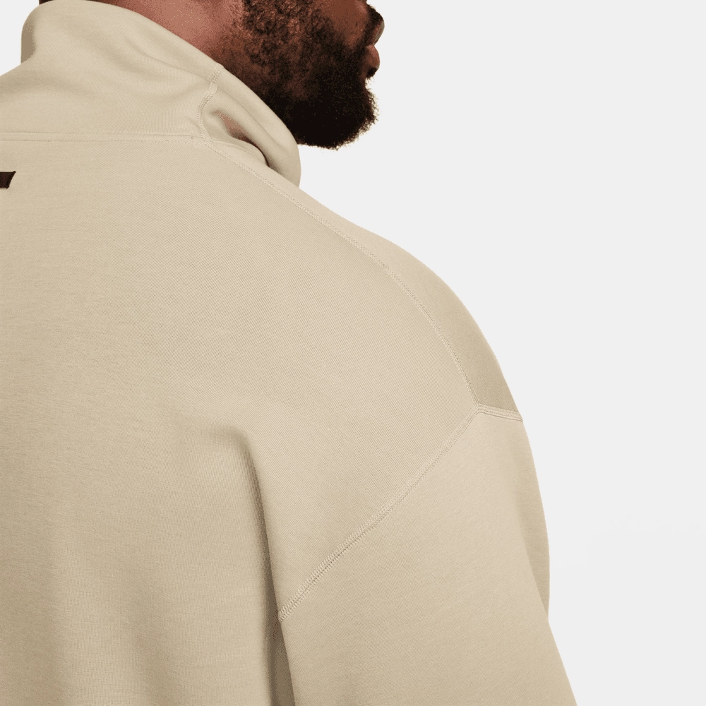 NIKE SPORTSWEAR TECH FLEECE NEU INTERPRETIERTER TURTLENECK IN KHAKI