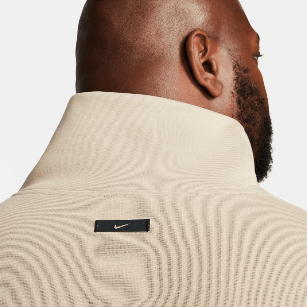 NIKE SPORTSWEAR TECH FLEECE NEU INTERPRETIERTER TURTLENECK IN KHAKI