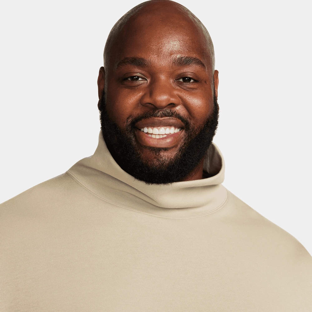 NIKE SPORTSWEAR TECH FLEECE NEU INTERPRETIERTER TURTLENECK IN KHAKI