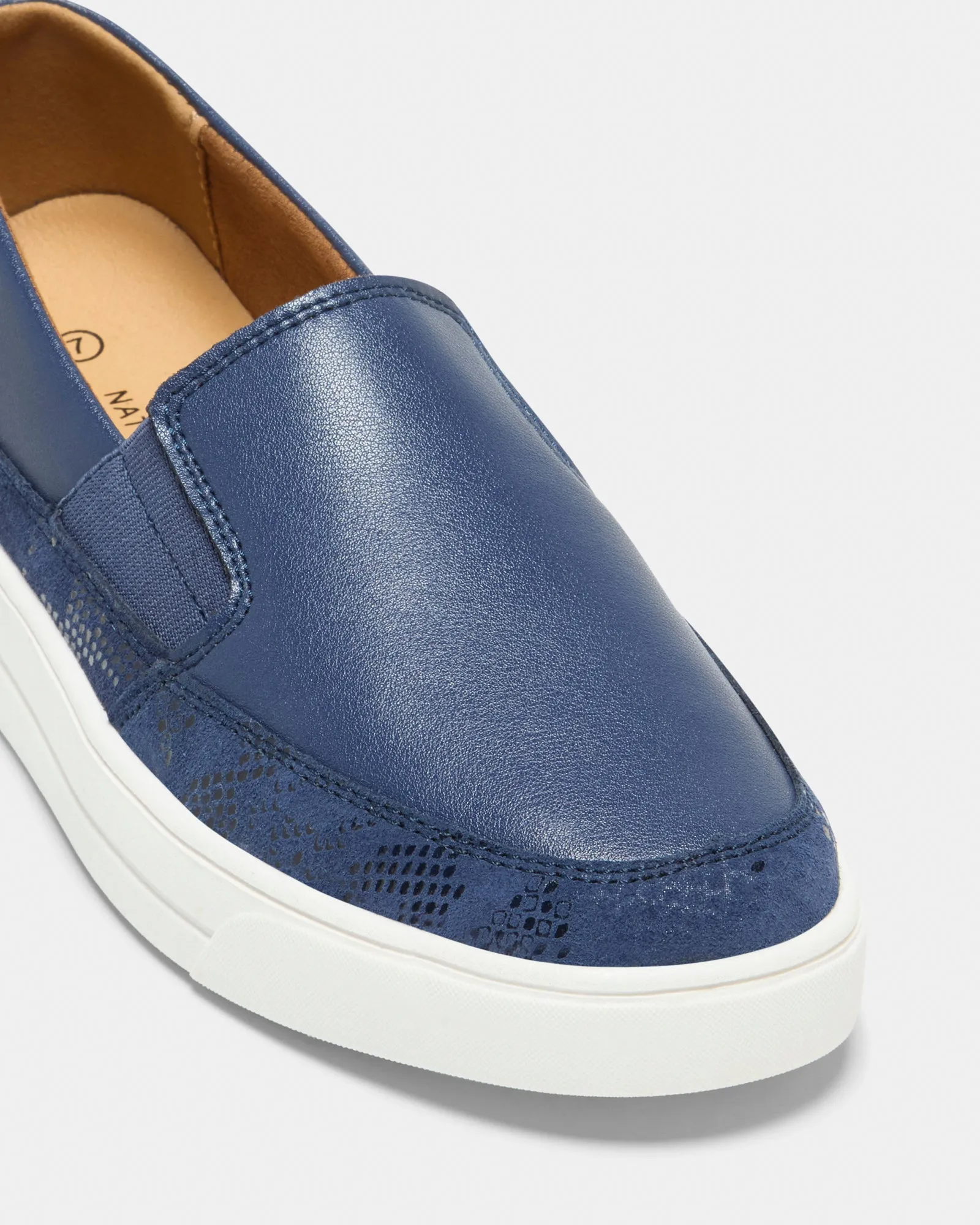 Nora Navy