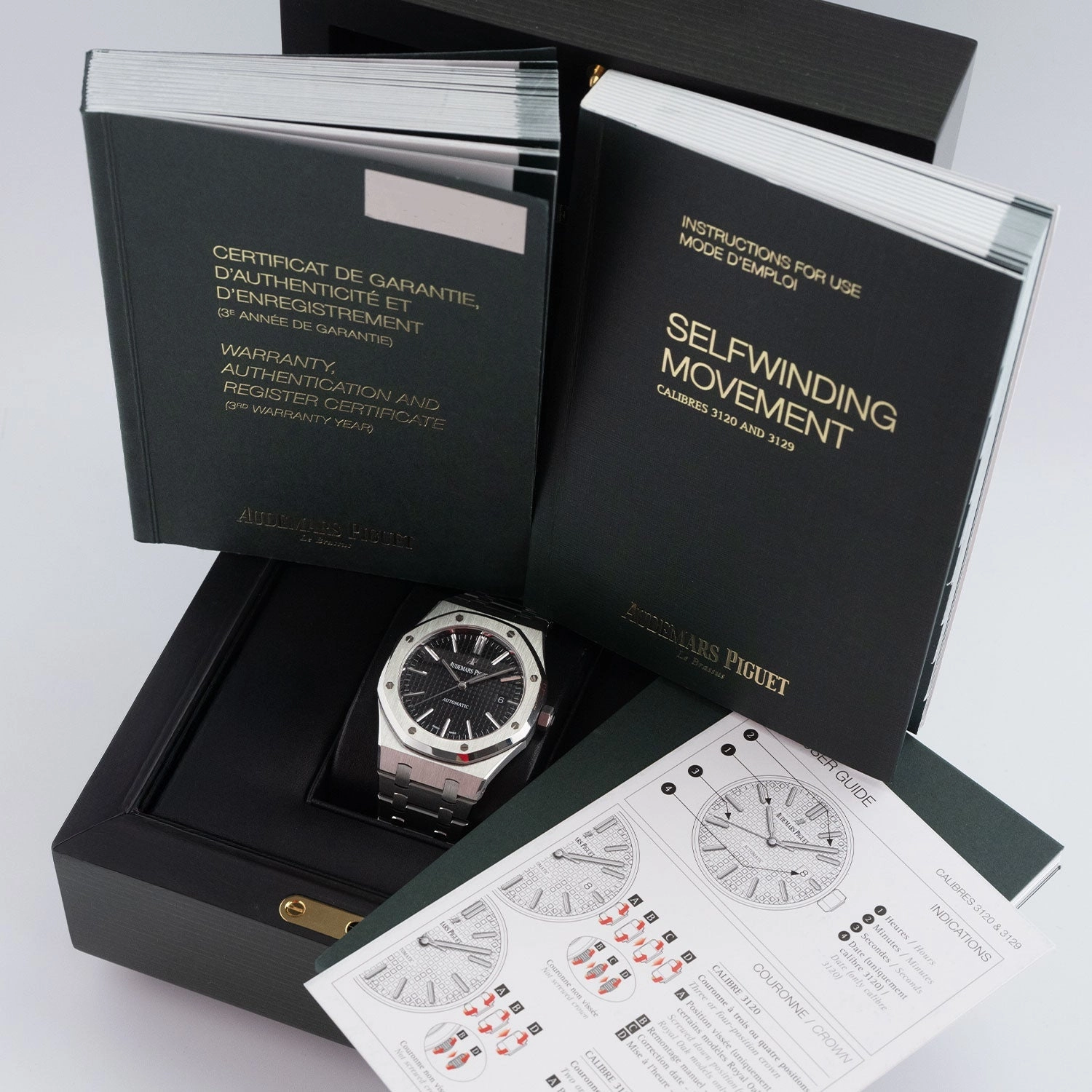 Royal Oak Black Dial 2016 - 15400ST.OO.1220ST.01