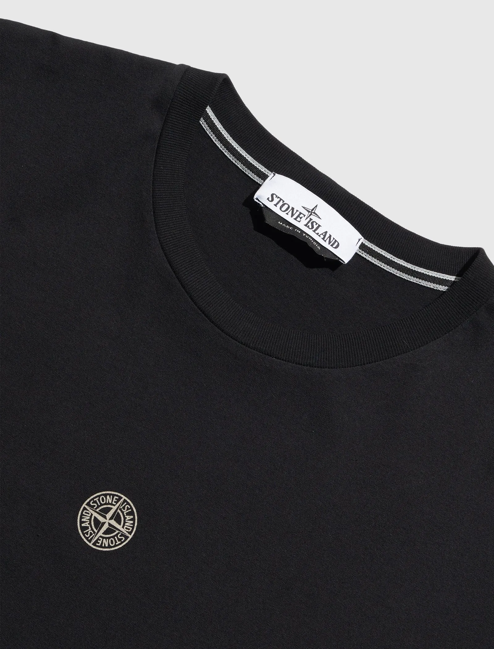 KURZÄRMELIGES T-SHIRT