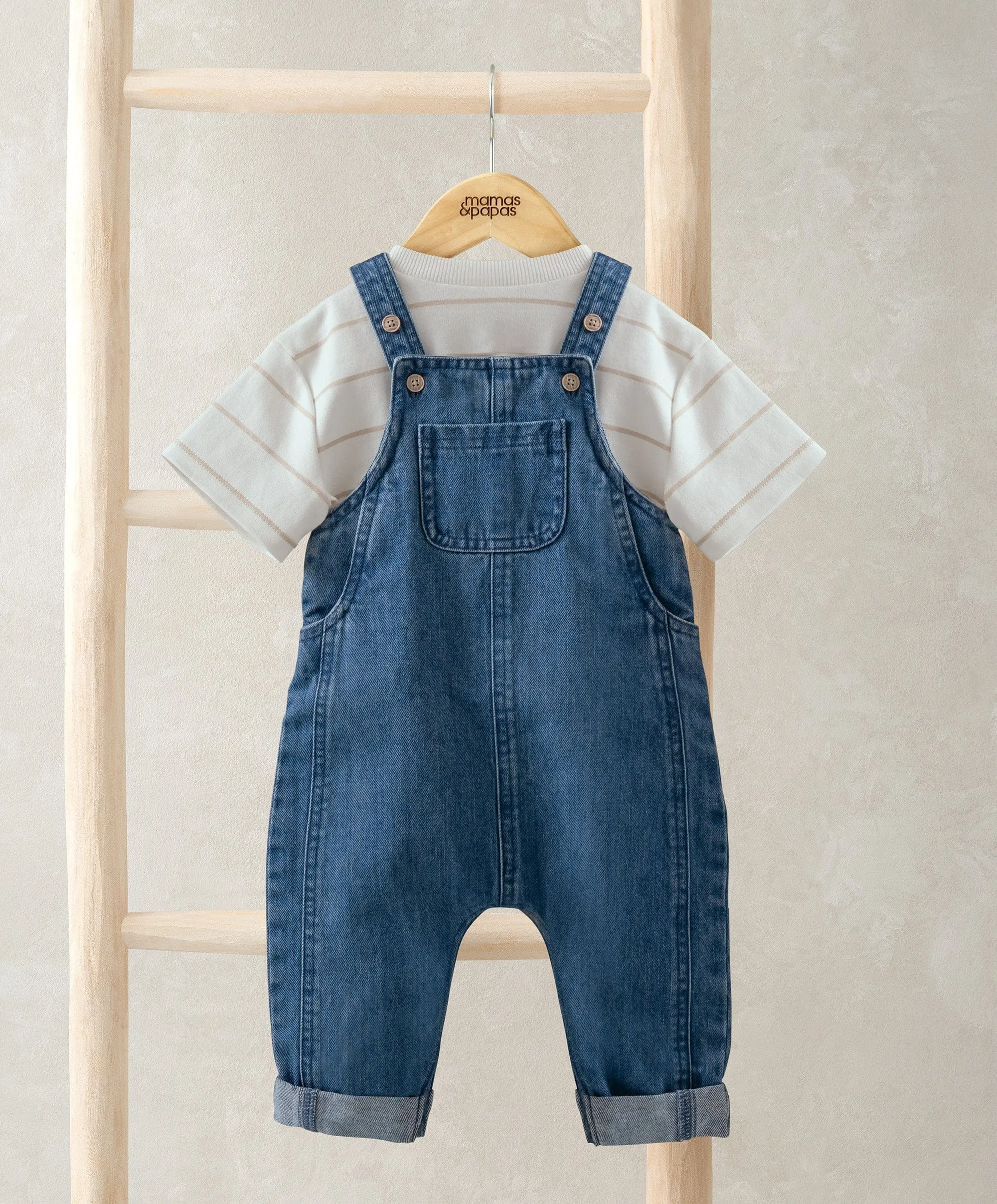 Gestreiftes T-Shirt & Denim-Latzhosen-Set für Babys und Kinder von Mamas & Papas