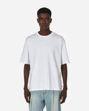 Das weiße T-Shirt mit halbem Ärmel