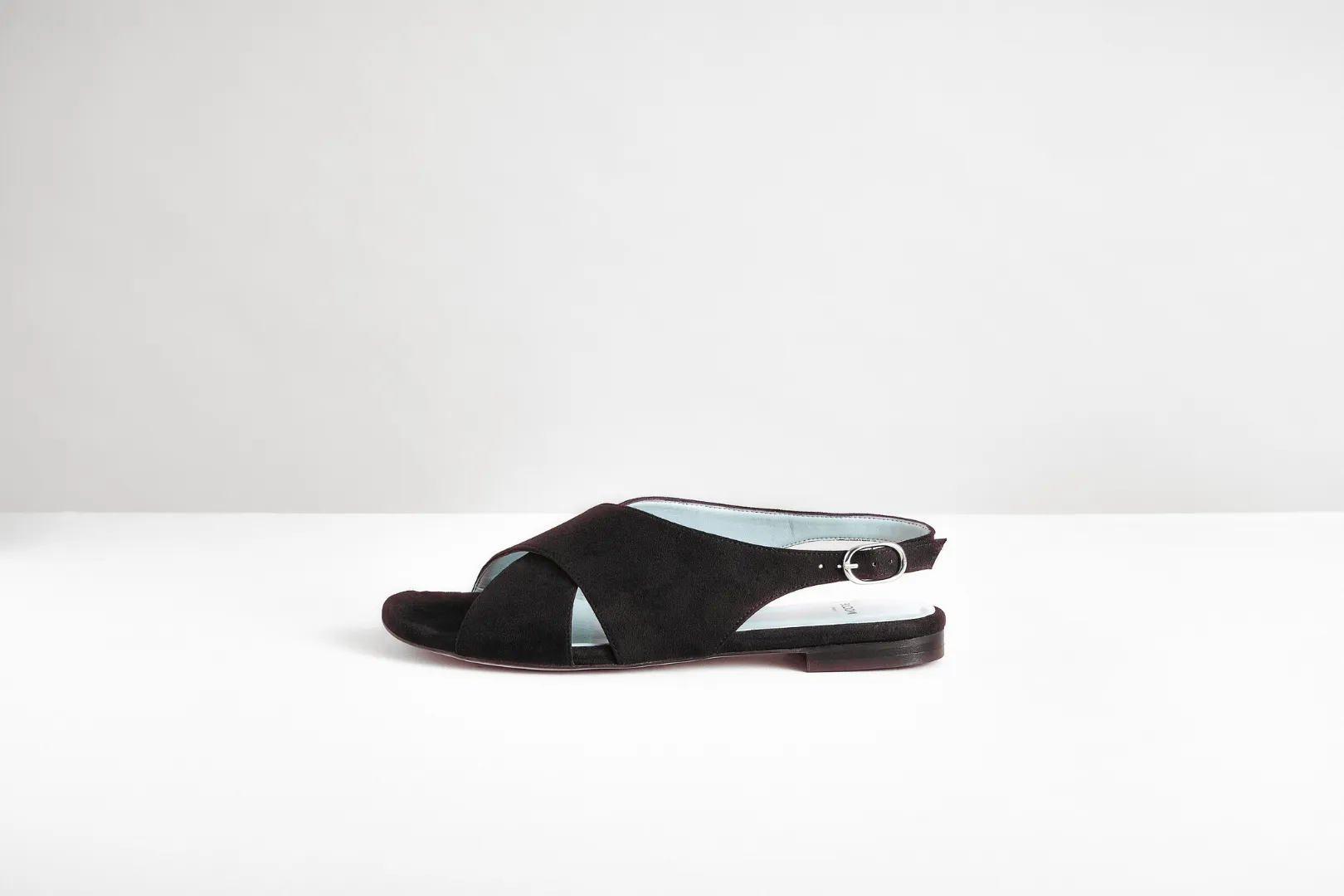 Vegane Wildleder-Crossover-Slingback-Sandalen | Schwarz