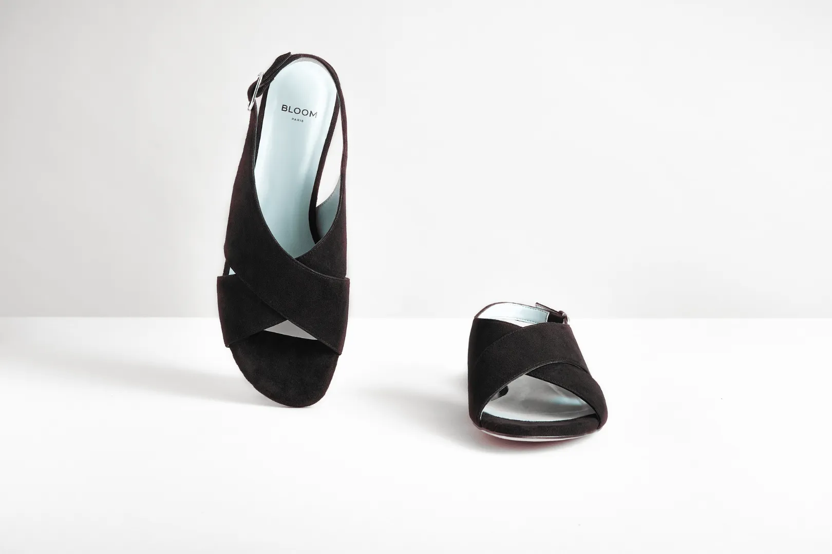 Vegane Wildleder-Crossover-Slingback-Sandalen | Schwarz