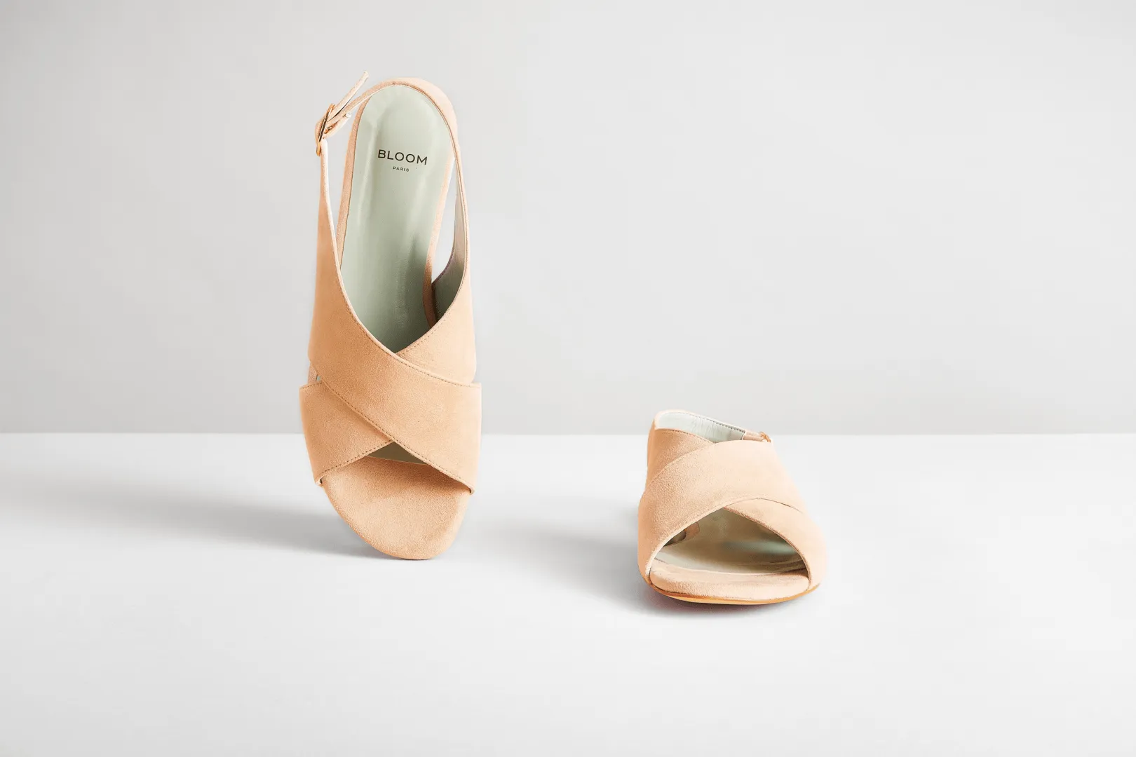Vegane Wildleder-Crossover-Slingback-Sandalen | Nude